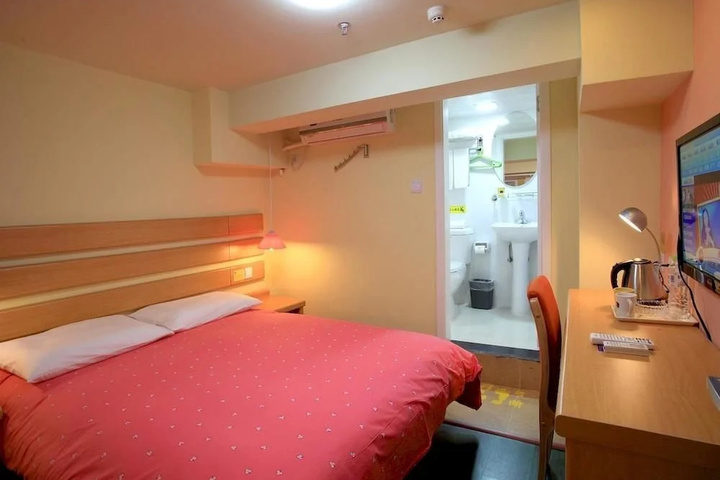 Room 5 of 10