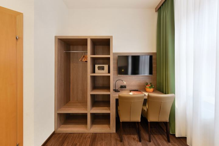 Room 43 of 86