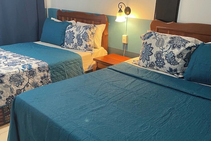 Room 8 of 33