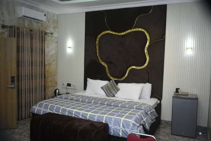 Room 31 of 63
