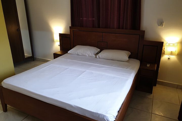 Room 11 of 104