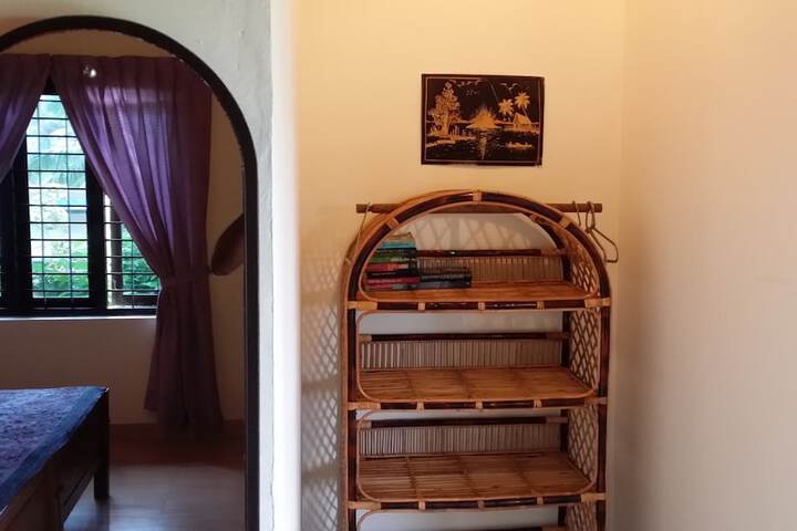 Room 13 of 33