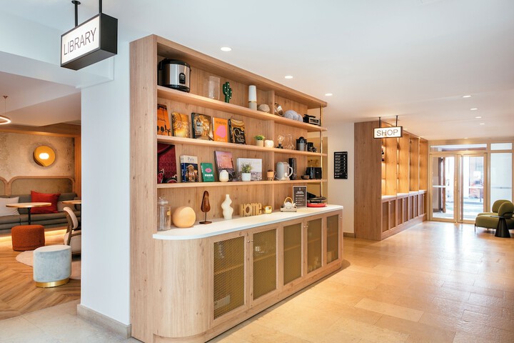 Entrance & Lobby