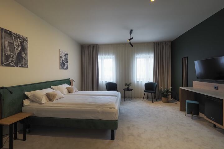 Room 12 of 74