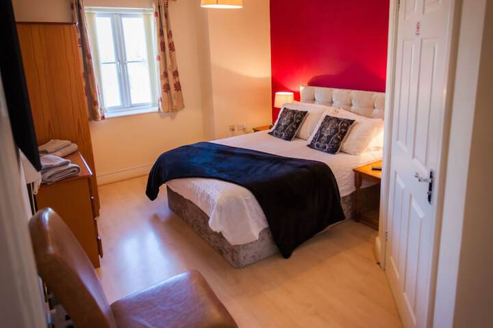 Room 5 of 102
