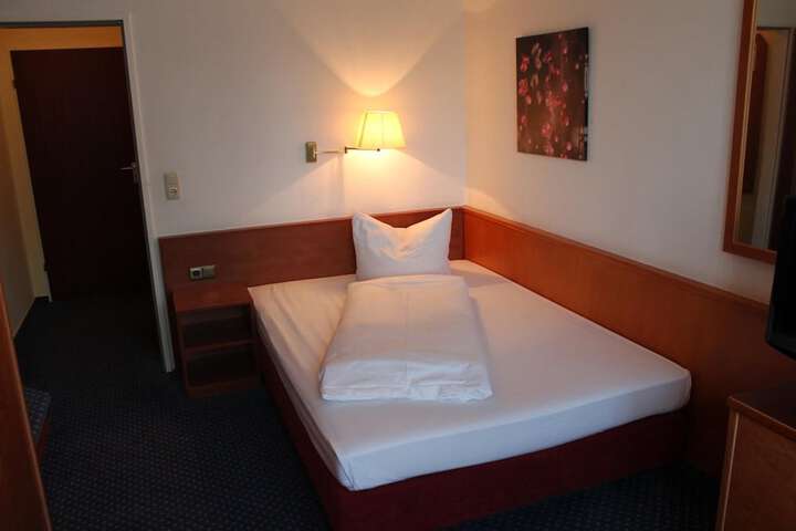 Room 4 of 31