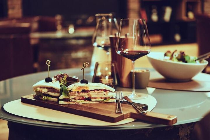 Dining 27 of 47