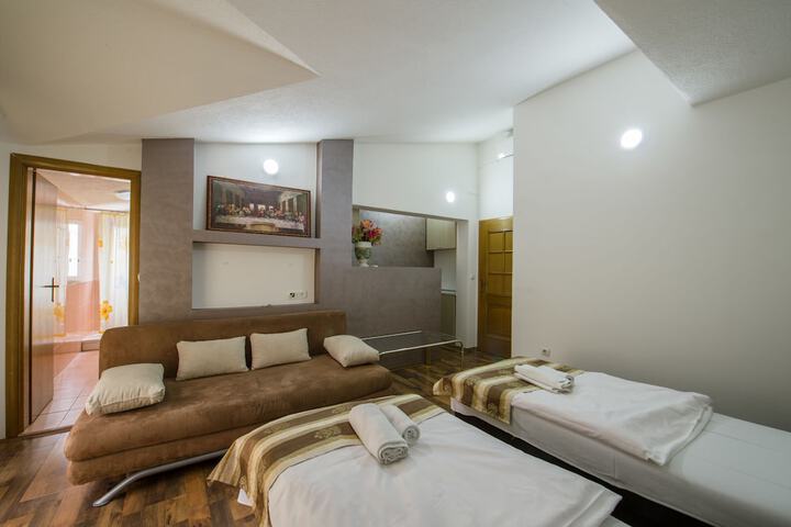 Room 35 of 103