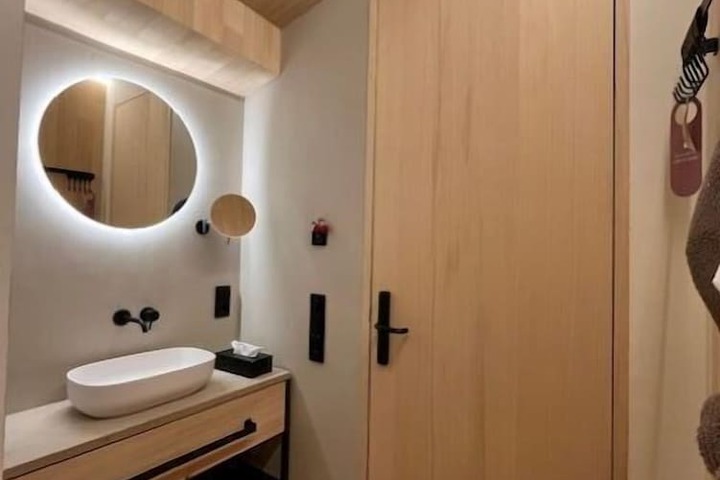 Room 72 of 142