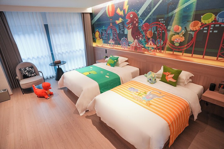 Room 13 of 47