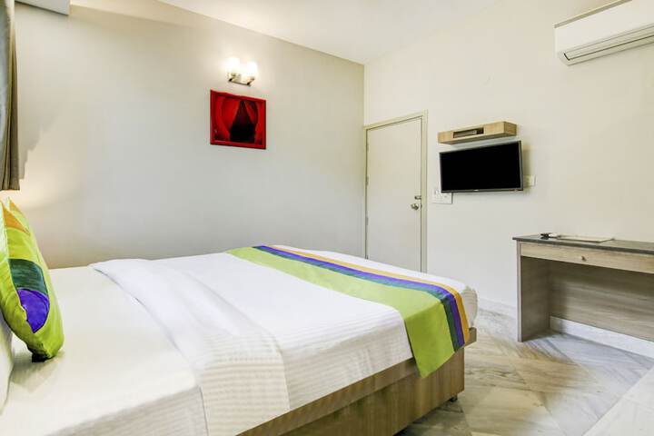 Room 9 of 32