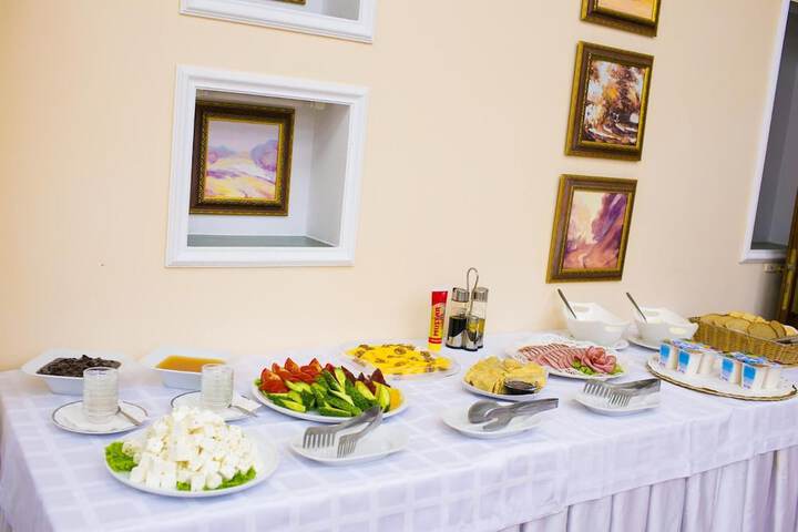 Dining 42 of 53