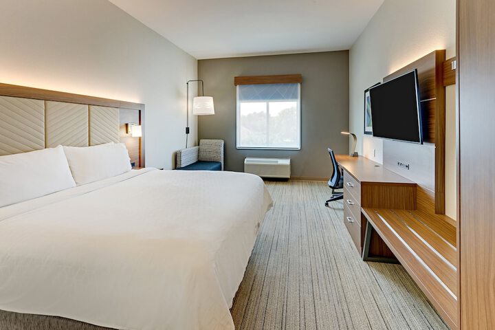 1 King Bed (8 of 20)