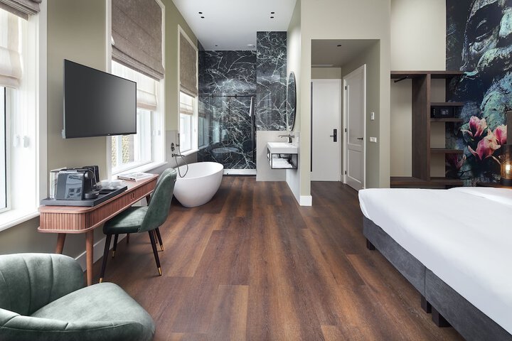 Room 9 of 25