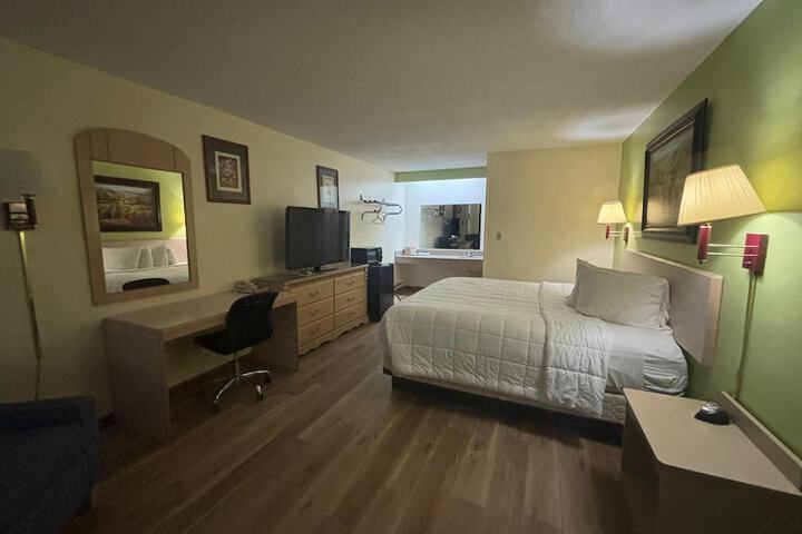 Basic Single Room (2 of 2)
