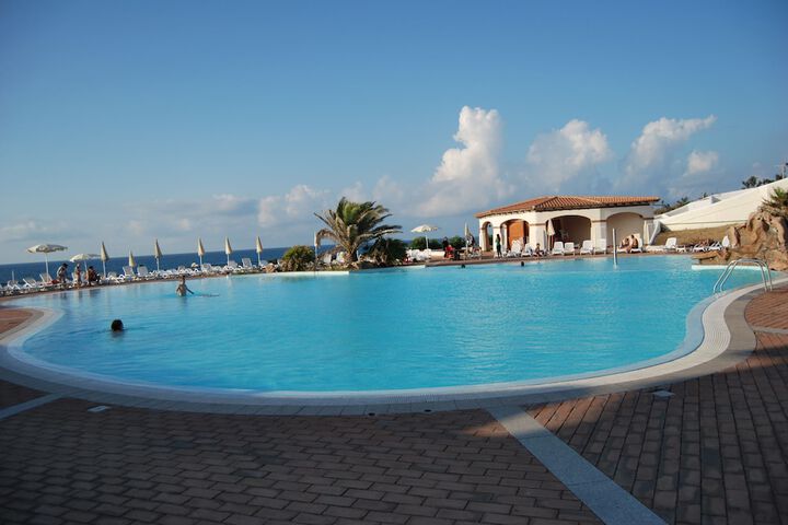 Pool 24 of 64