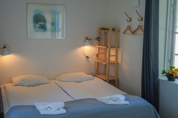 Room 10 of 42