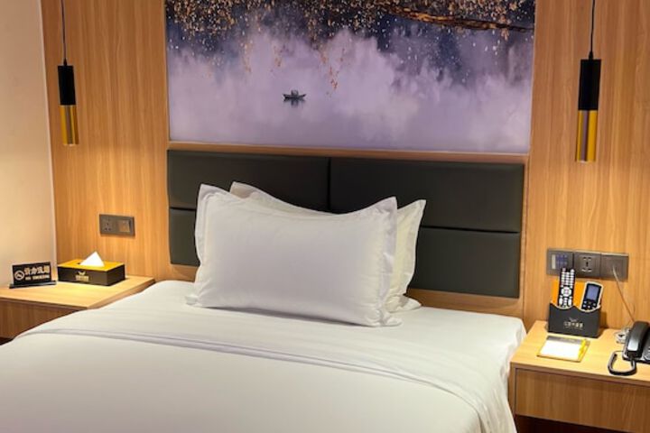 Room 2 of 8