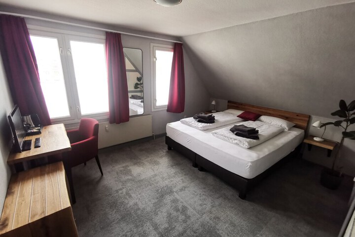 Room 6 of 37