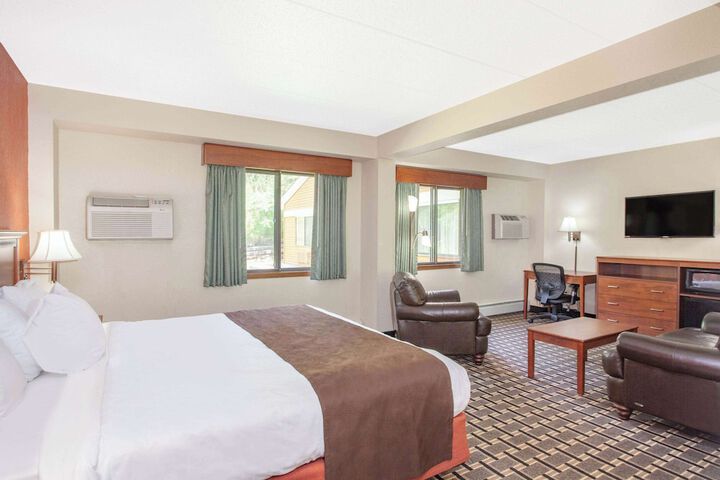 1 King Bed (1 of 4)