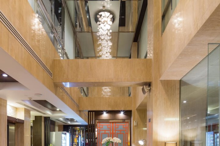 Entrance & Lobby
