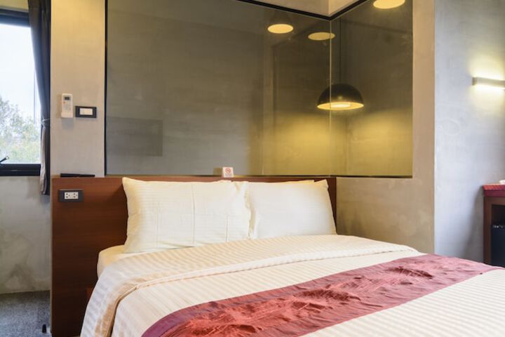Room 10 of 198
