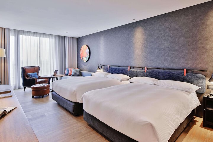 Room 13 of 44