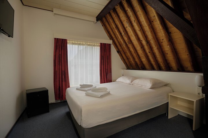 Room 5 of 37
