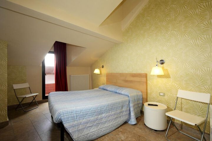 Room 13 of 23