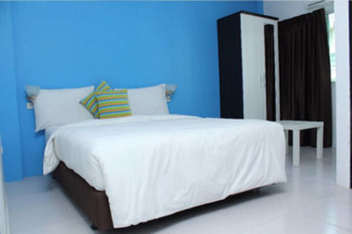Room 6 of 18