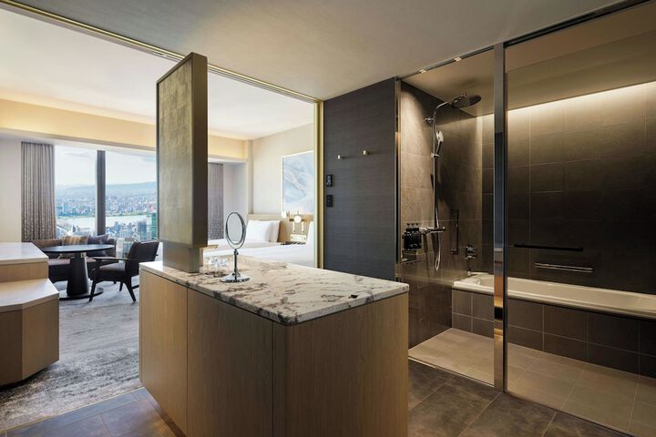 Room 35 of 63