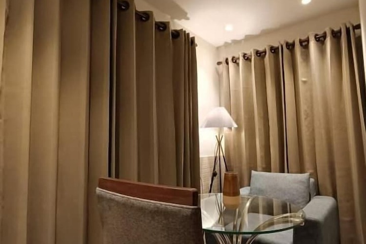 Room 6 of 28