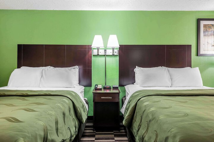 2 Queen Beds (3 of 6)