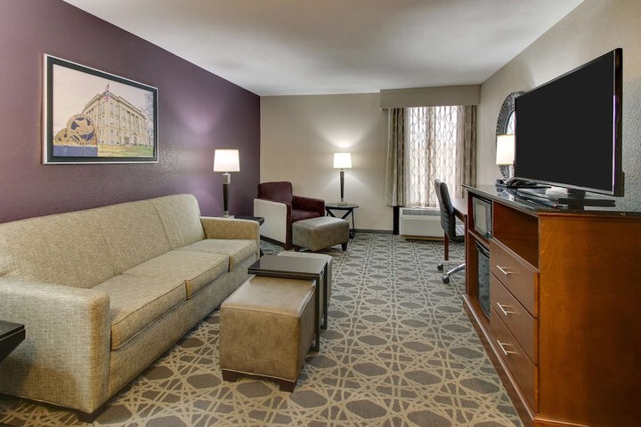 Room 8 of 50