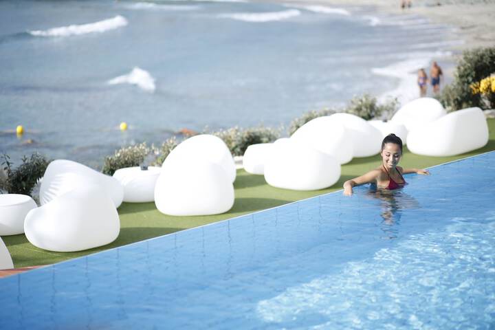 Pool 60 of 102