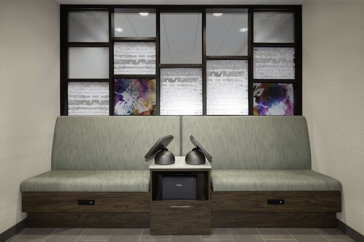 Business Center 28 of 31