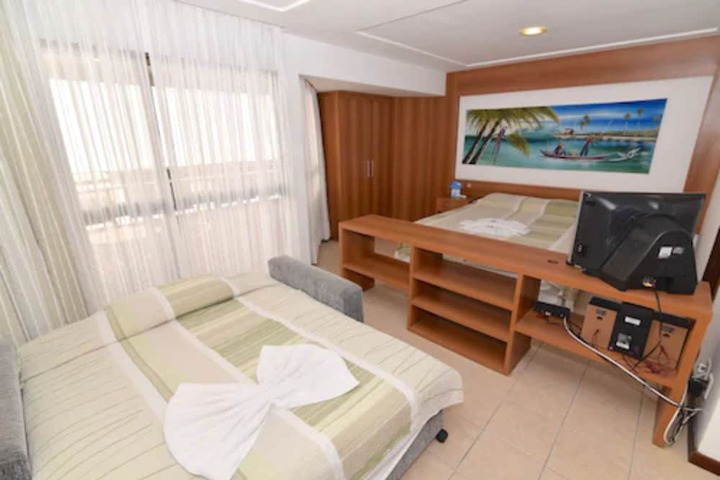 Room 6 of 28