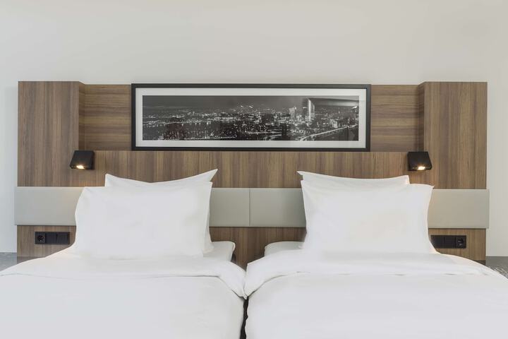 Room 9 of 70