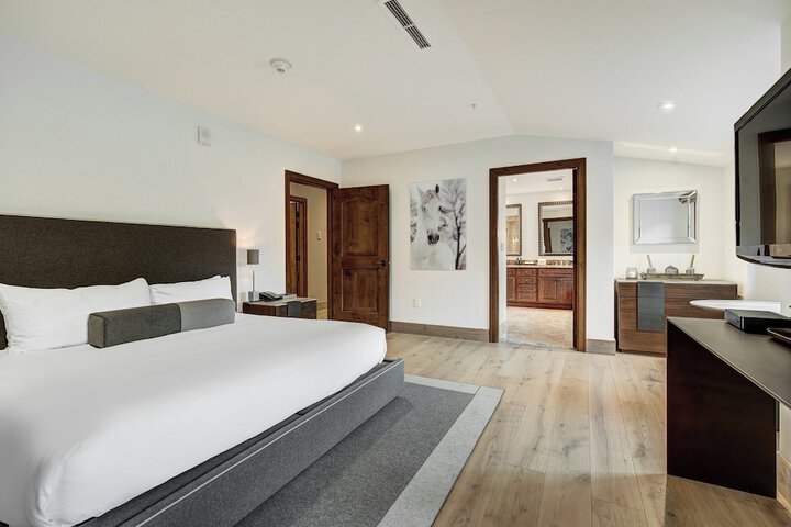 Room 123 of 569