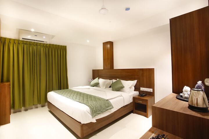 Room 10 of 17