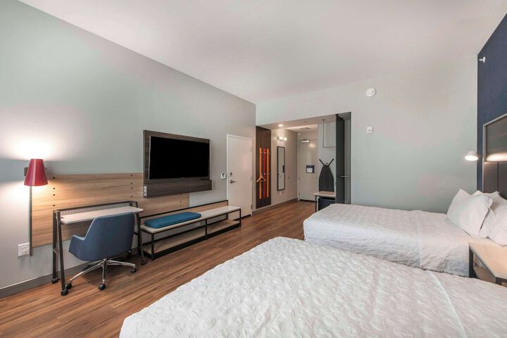 2 Queen Beds with Walk in Shower (9 of 12)