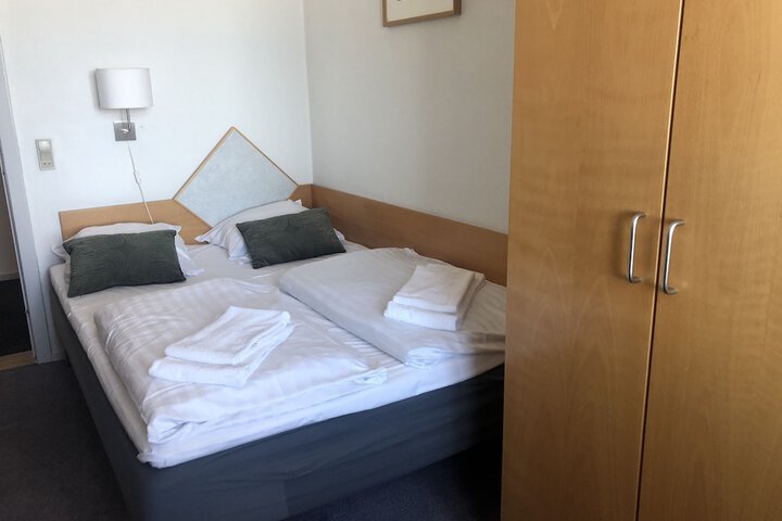 Room 11 of 25