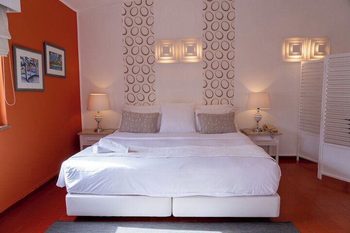 Room 11 of 36