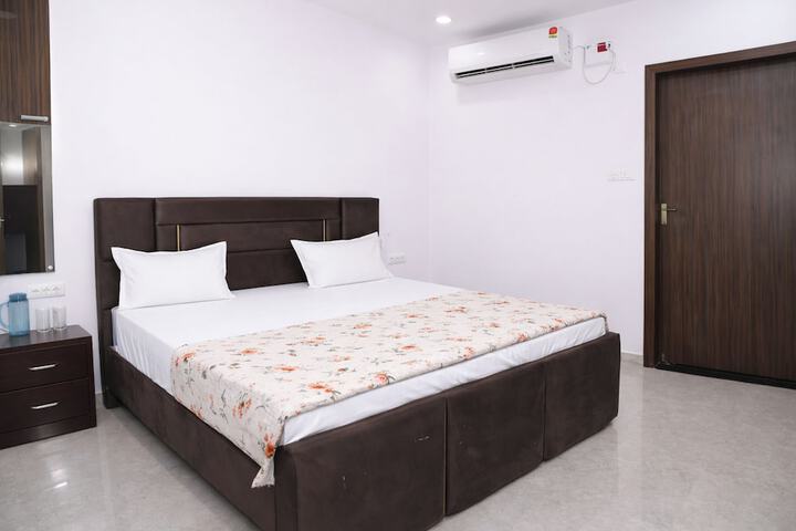 Room 2 of 7