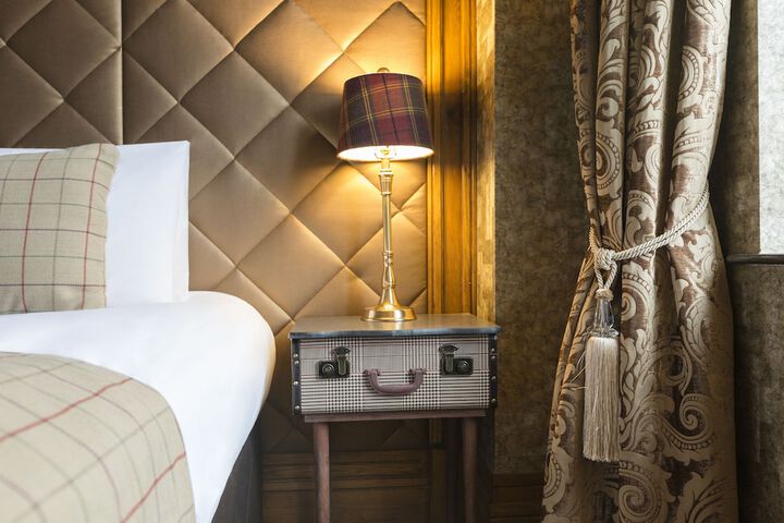 Room 44 of 194