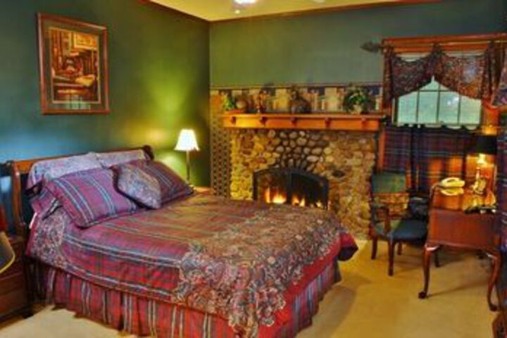 Room 44 of 200