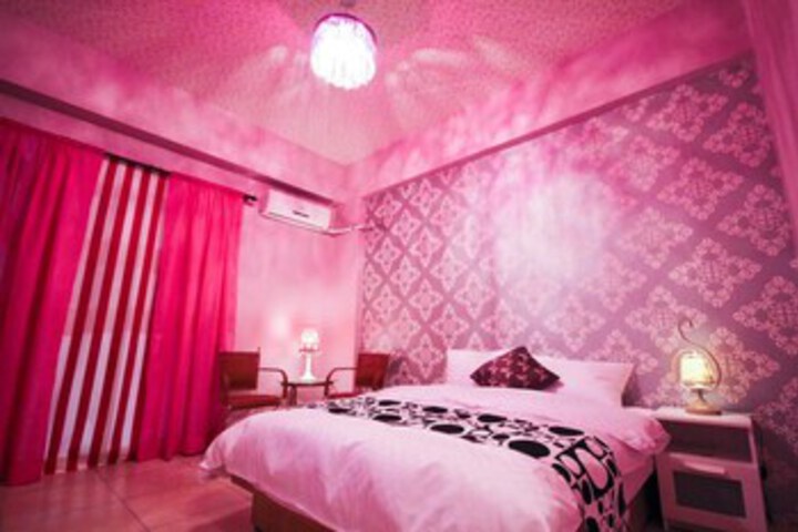 Room 15 of 16