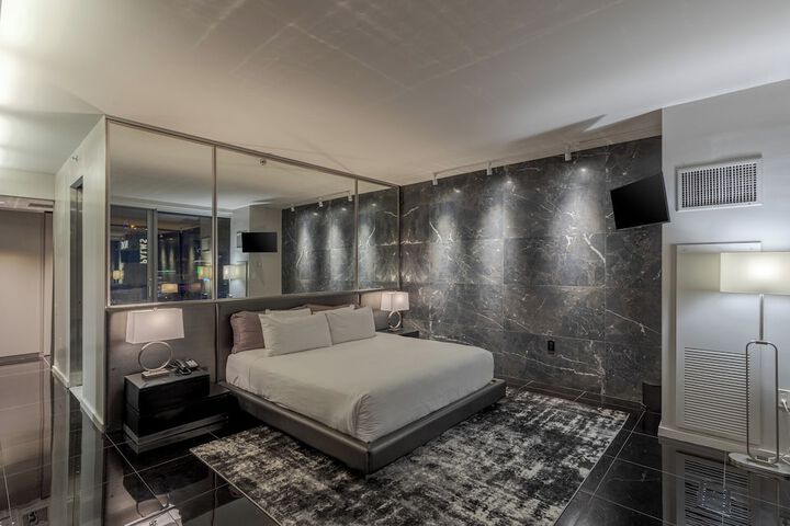 Room 22 of 484