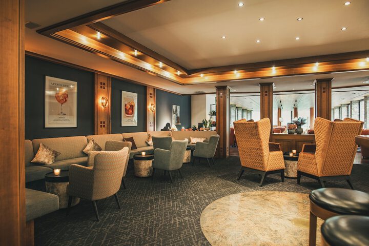 Lounge 64 of 79