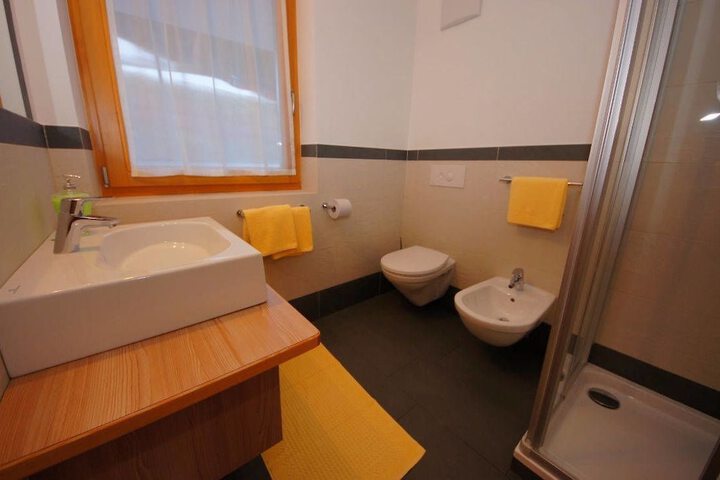 Room 9 of 14
